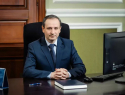 Ректор Технического университета призывает учиться дома, но его дочь поступила в ВУЗ в Чикаго