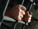 Несовершеннолетнего изнасиловали на «малолетке» пять других заключенных