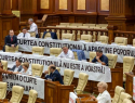 Депутаты БКС устроили акцию протеста в парламенте против «карманного» Конституционного суда