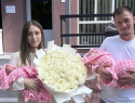19-летняя мама выписалась из роддома сразу с тремя дочерьми