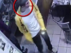Дерзкая кража мобильного телефона в столичном кафе попала на видео 