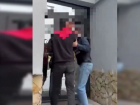 Девушка подверглась нападению и ограблению на лестничной площадке многоквартирного дома в Кишиневе
