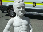 Новая провокация: в центре Кишинева установили статую «писающего» кандидата в примары 