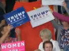 Трамп послал к "мамочке" мужчину, развернувшего перед ним флаг СССР 