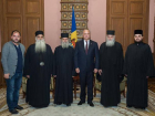 Президент встретился с монахами, которые доставили в Молдову мощи целителя Пантелеймона