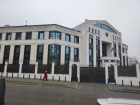 В Кишиневе мужчина бросил "коктейль Молотова" в здание посольства РФ