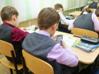 С 1 сентября в школах будет запрещено пользоваться мобильными телефонами во время занятий