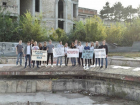 «Молодая гвардия» вместе с кишиневцами почистили фонтан на Ботанике