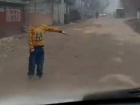 Мальчика, попрошайничающего на дороге на школьной перемене в Бельцах, сняли на видео