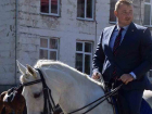 Гарцующий на белом коне руководитель полиции  стал объектом обожания женщин Кишинева