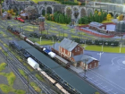Живописную железную дорогу с 8 поездами построили умельцы в Кишиневе