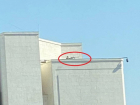 Фото снайпера на крыше администрации президента РМ - те, кто в центре города, вы на мушке
