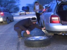 Кто оплатит ремонт?! - разбитая дорога при въезде в Кишинев вызвала гнев водителя