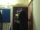 Вооруженные бандиты ворвались в квартиру столичного коллекционера, избили его и ограбили
