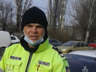Образец правосудия штрафует водителей без масок, а сам маску носить не собирается