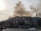 Срочно: на Ботанике пожар, пламя подобралось к гаражам на Гренобле