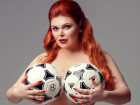 Секс-забавы со своими мячами показала скандальная российская модель plus-size