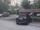 Курьезную парковку владельца внедорожника высмеяли жители Кишинева