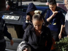 Лере нужно заниматься проституцией «пока грудь высока», - мать депортированной молдаванки