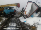 Авария в Шолданештском районе - поезд снес с рельсов фуру