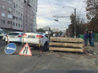 Въехавшую в канализационную яму на Ботанике дорогую иномарку сняли на видео 