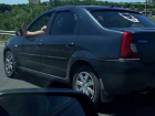 Голую ногу высунул водитель в окно автомобиля и стал героем дня: "молдавский кондиционер"