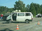 Женщина и ребенок получили травмы в ДТП с участием БТРа на Украине