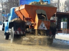 Дедушкин способ уходит в прошлое: песок и соль на дорогах Кишинева решили сменить на реагенты 