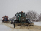 Скорая помощь с пациентом и 12 грузовиков застряли на заснеженных трассах Молдовы 