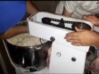 Застрявшую в мясорубке руку сотрудника столичного ресторана освободили спасатели 