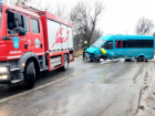 Рейсовый микроавтобус с 10 пассажирами столкнулся с Mercedes рядом с селом Новотроицкое