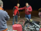 Ответственный водитель передал пьяного мотоциклиста полиции