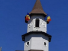 Еще один священник - фанат Румынии. Святого отца накажут за румынский флаг на церкви