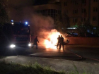 Автомобиль такси сгорел на Ботанике