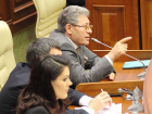 Обиженные либералы бойкотировали заседание парламента после задержания Киртоакэ 