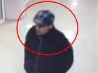 Мужчина в клетчатой кепке совершил преступление в торговом центре в Кишиневе