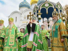 Патриарх Кирилл вручил награду Митрополиту Владимиру