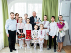 Экс-президент Молдовы Игорь Додон поздравил с 8 марта семью с 7 девочками