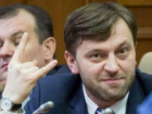 Алайбу уличили в том, что в 2009-м году он незаконно устроился в Госканцелярию