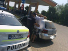 Вооруженный пистолетом юноша пригрозил застрелить водителя на дороге под Бельцами