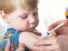 Сотни родителей яростно протестовали против прививок своим детям