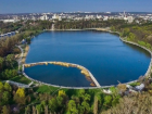 Водоросли загрязнили воду озера в столичном парке Валя Морилор 