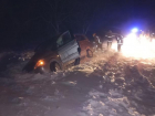 Труднейшая ночь: спасатели вызволяли автомобили из снега