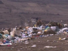 В Данченах свалка постепенно подбирается вплотную к домам людей