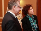 Спас жену от смерти: посол Франции в Молдове отдал Диане свою почку
