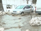 Кишиневской "Венецией" потребовали признать затопленную улицу, в которой тонут грузовики 