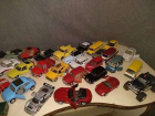 Подросток продает коллекцию игрушечных автомобилей из-за нехватки денег на лечение