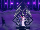 Скандал на "Евровидении": огненный активист вырвал микрофон у британской певицы