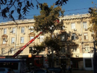 В центре Кишинева начали разбивать украшения зданий, десятки лет бывшие символом фасадов