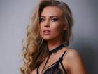 Сексуальная блондинка из Кишинева соблазнительно разделась и превратилась в «молдавскую виагру»